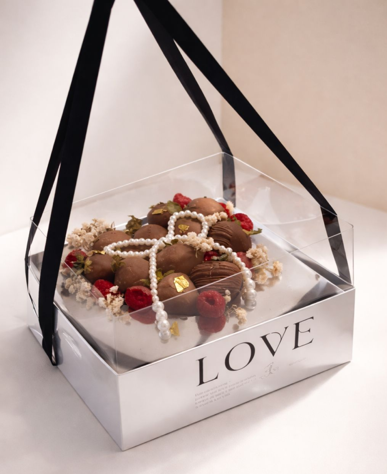 Pearl Indulgence Berry Box